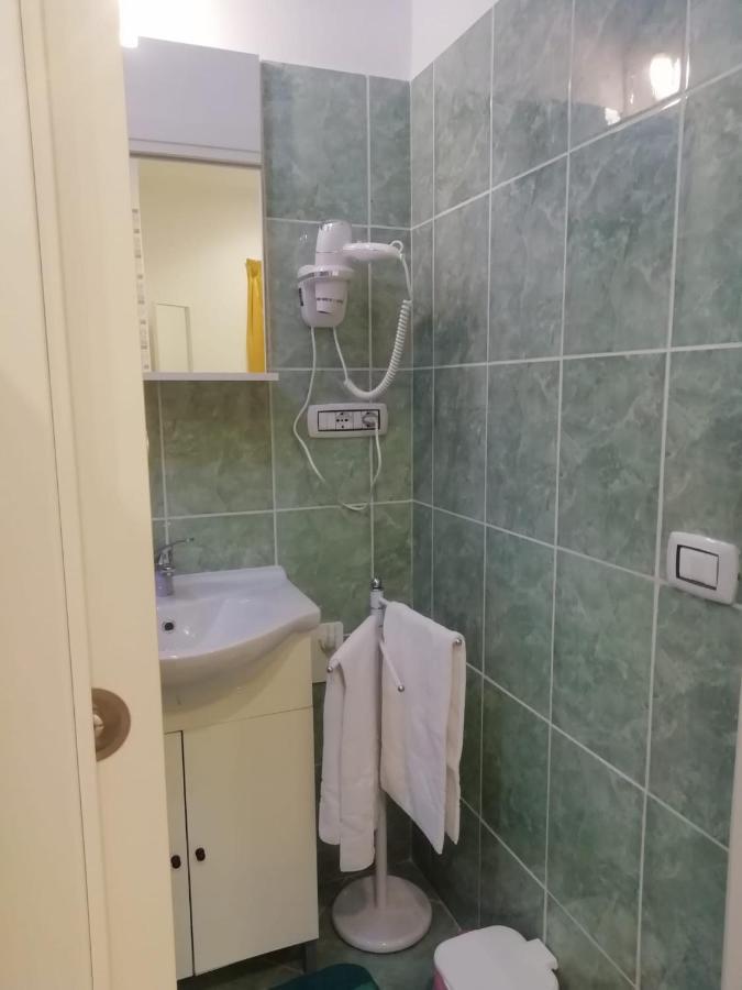 Apartment Urbino 33 Rom